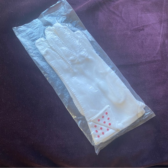 VTG 60’s Retro White Driving Gloves with Red dots! Like New condition! Size 7! - Picture 2 of 6